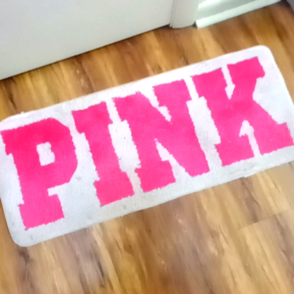 🛍️ Pink rug 😘